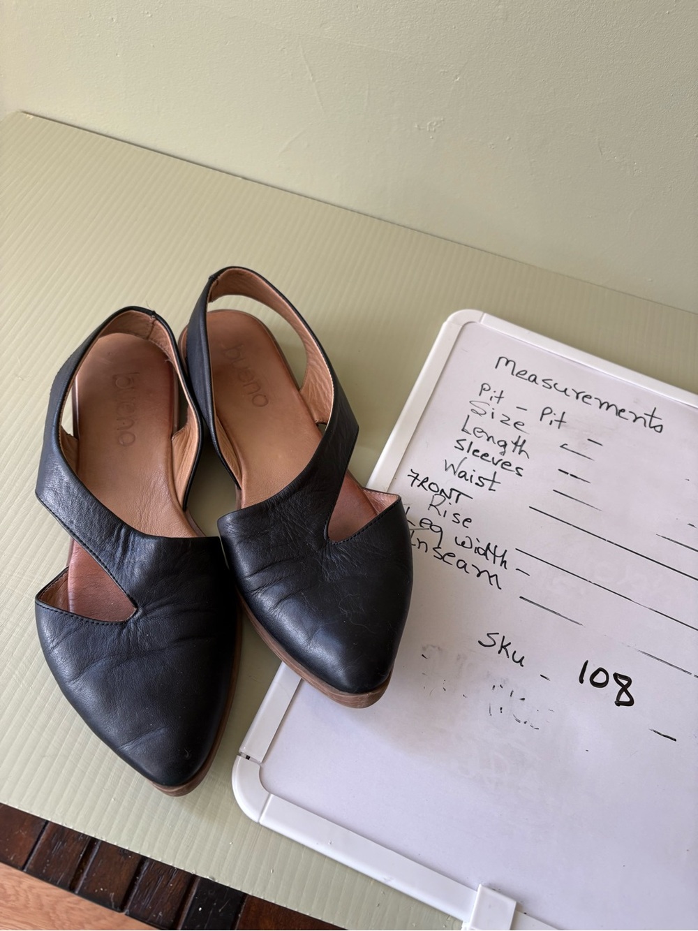 Bueno Black Leather Pointed-Toe D'Orsay Flats - Picture 7 of 7